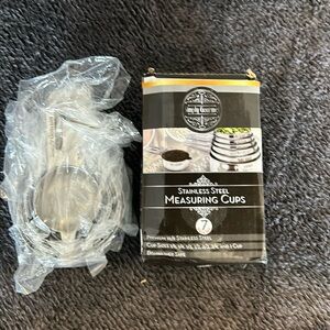 Stainless steel measuring cups & running duck cake scraper